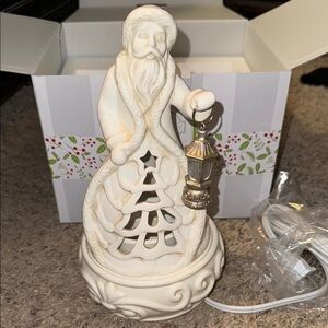 Scentsy Festive Old World Santa wax warmer